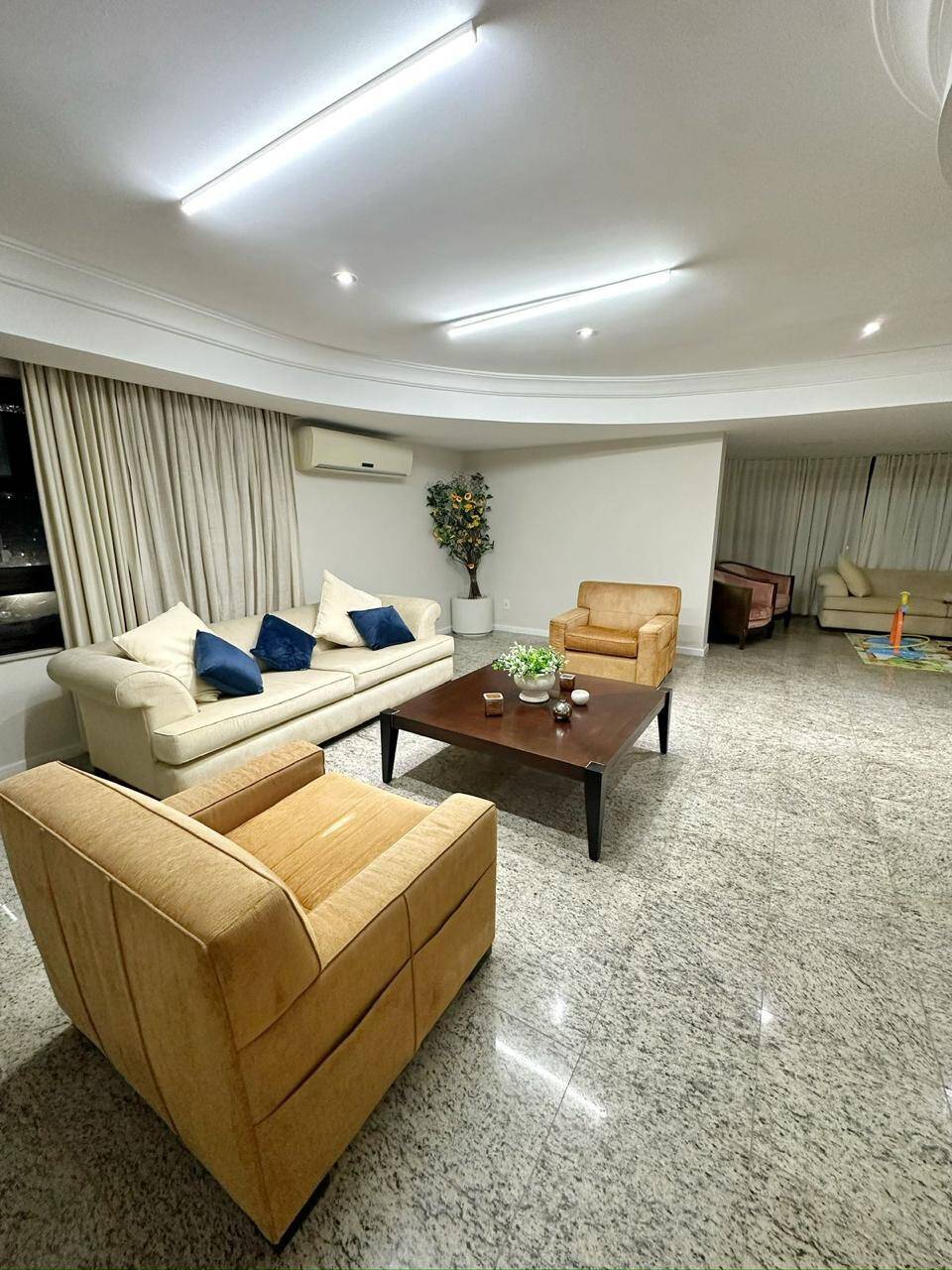 Apartamento à venda e aluguel com 4 quartos, 255m² - Foto 2